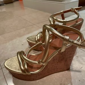 H&M golden wedge